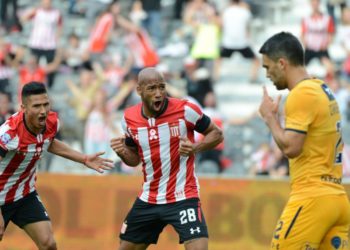 Estudiantes goleó a Rosario Central, que continúa en zona de descenso