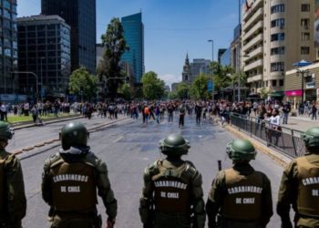Continúa la crisis en Chile: tercera noche con toque de queda