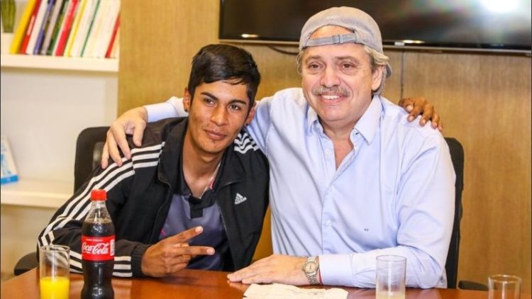 Alberto Fernández recibió a Brian Gallo, el presidente de mesa discriminado por su vestimenta