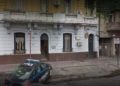 Un prefecto circulaba borracho y a los tiros frente a una comisaría