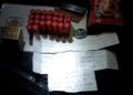 Apresaron con armas y mensajes extorsivos a dos jóvenes que balearon una casa