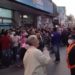 Sin distanciamiento social y largas colas en los bancos para cobrar jubilaciones y AUH