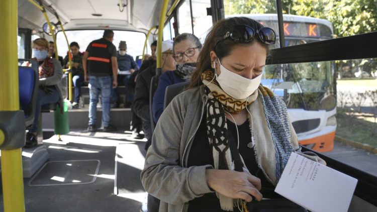 Desde este jueves, será obligatorio el uso de tapabocas en la ciudad