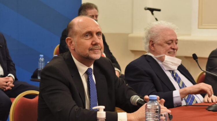 El gobernador Perotti autorizó la toma de exámenes finales en la Facultad de Medicina de la UNR