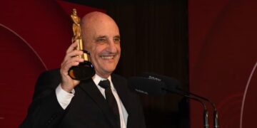 «Cyrano» llega a Rosario con el Martín Fierro de Oro bajo el brazo