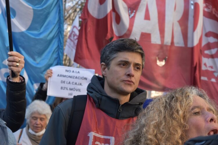 Casasola, contundente: «si nosotros no estamos en la calle, avanzan por nuestros derechos»